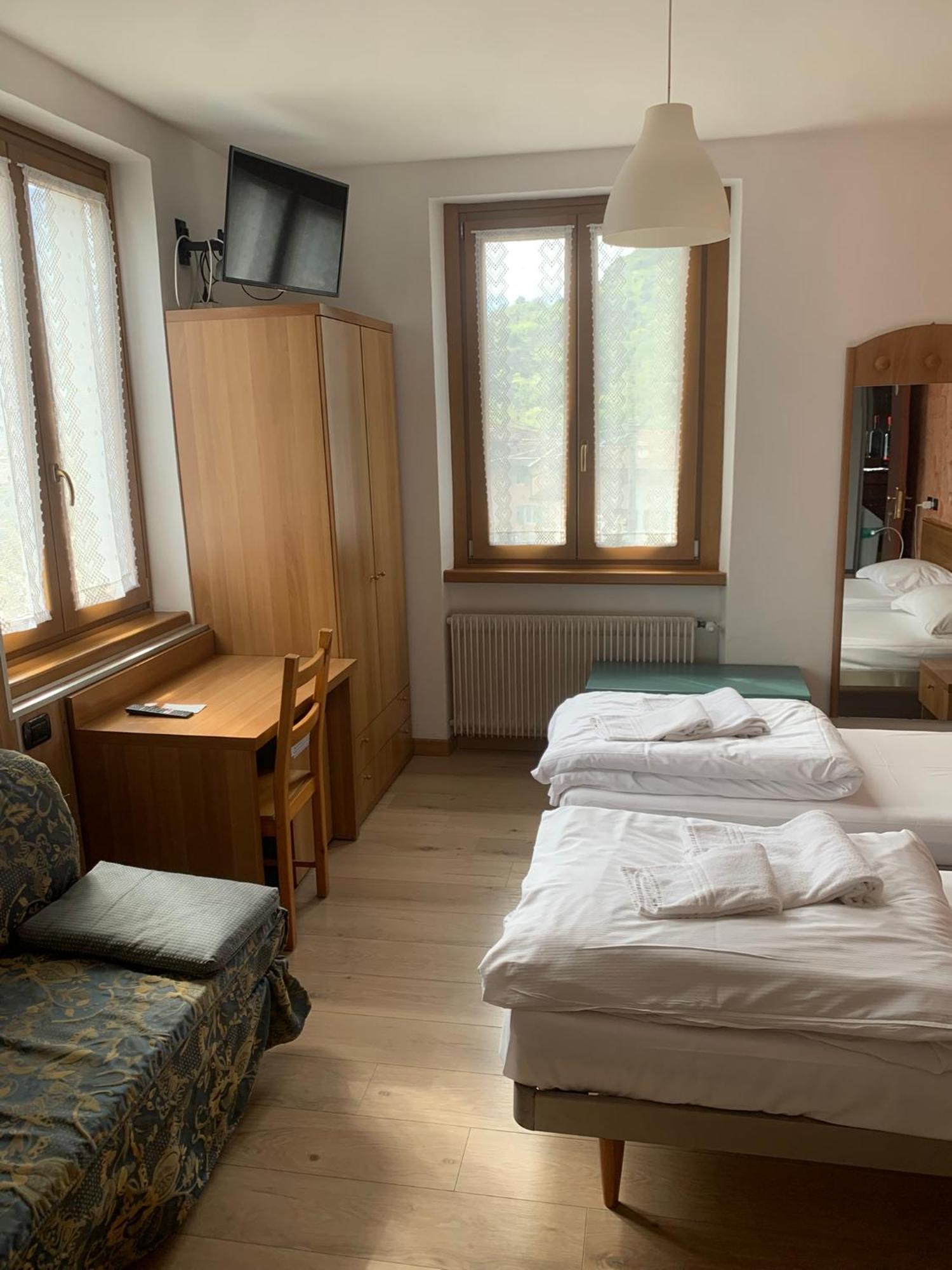 Hotel Garni Delle Rose Ceniga Exterior photo